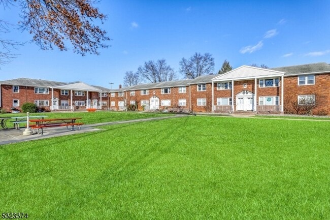 579 Lakeside Ave in Pompton Lakes, NJ - Building Photo - Building Photo