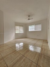 1671 NE Miami Gardens Dr-Unit -147 in Miami, FL - Building Photo - Building Photo