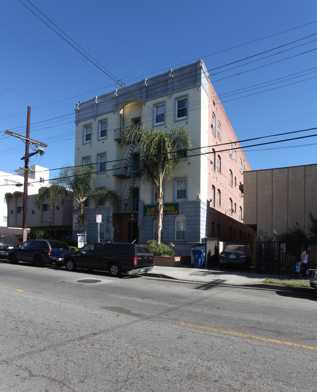 Edgemont Towers in Los Angeles, CA - Foto de edificio - Building Photo