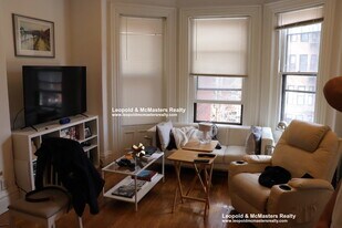 229 Newbury St, Unit 2 in Boston, MA - Building Photo