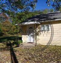 2310 E Florence Ave in North Terre Haute, IN - Building Photo