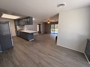 7909 Weldon Ave in Bakersfield, CA - Building Photo - Building Photo