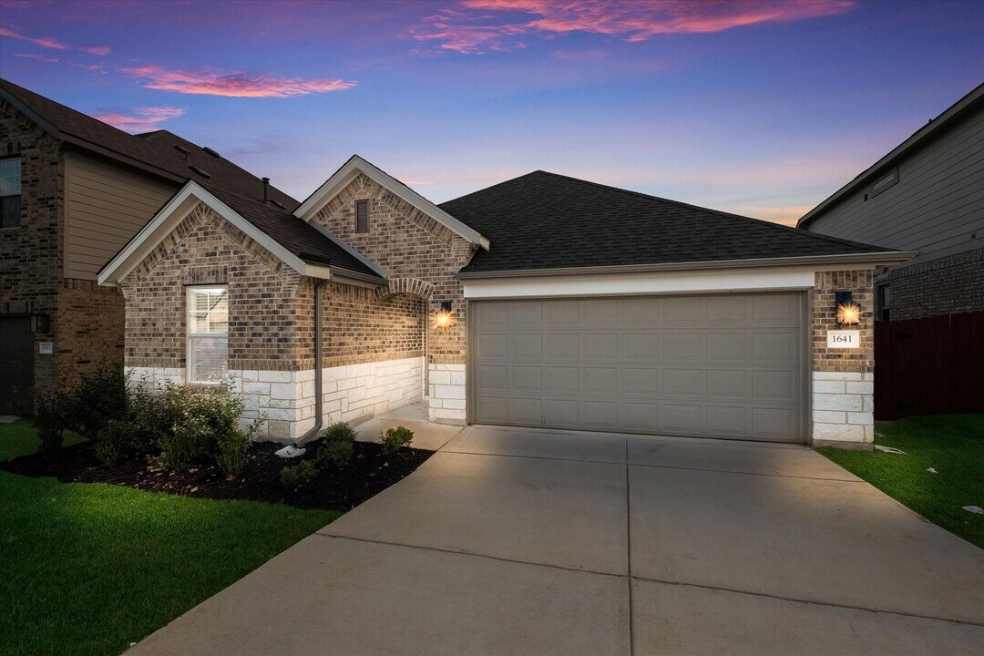 1641 Couser Ave in New Braunfels, TX - Building Photo