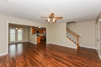 143 Howard Woody Dr in La Vergne, TN - Foto de edificio - Building Photo