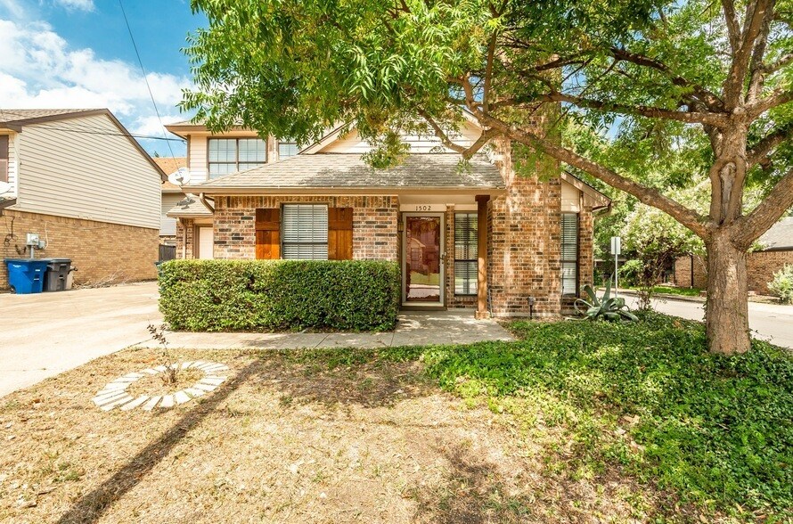 1502 Villars St in Dallas, TX - Building Photo