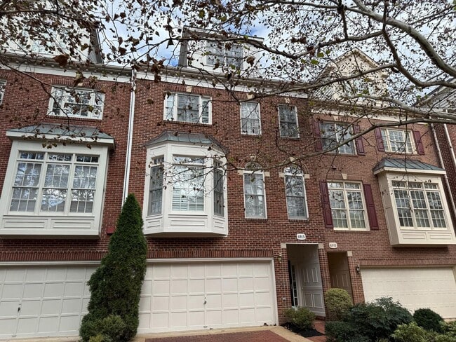 property at 4015 Mansion Dr NW