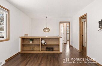 411 Monroe Pl in Hopkins, MN - Building Photo - Building Photo