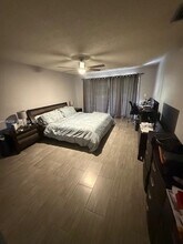 330 Lakeside Ct in Sunrise, FL - Building Photo - Building Photo