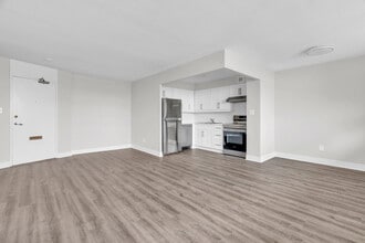 Queen in Kitchener, ON - Building Photo - Building Photo