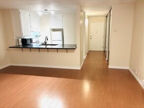 4600 Lamont St, Unit The Plaza Condominium in San Diego, CA - Foto de edificio - Building Photo