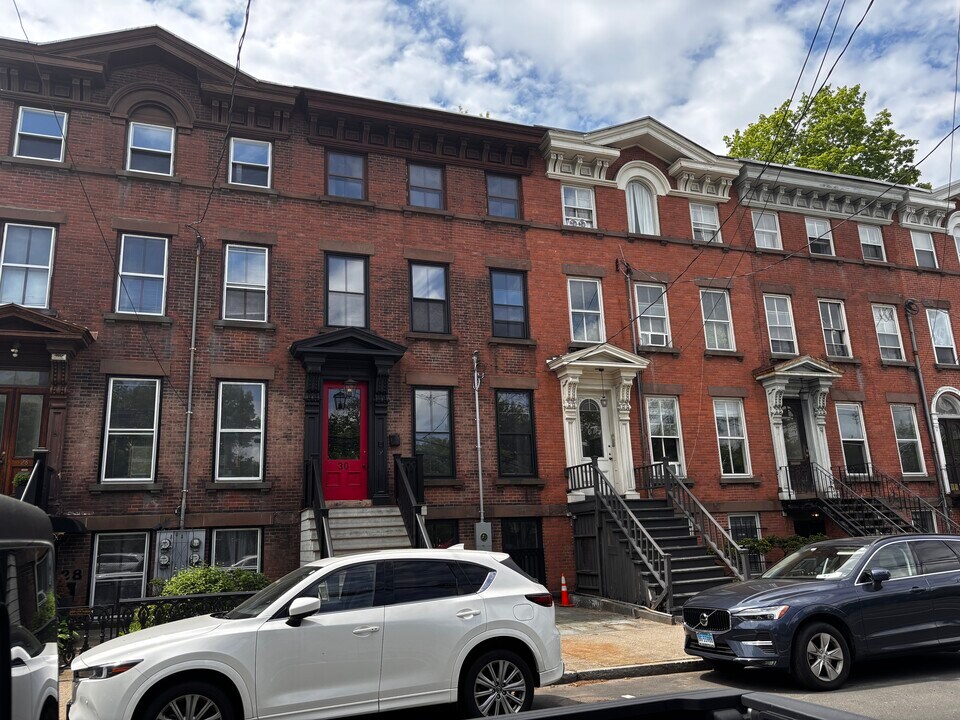 30 Trumbull St, Unit 30-2 in New Haven, CT - Building Photo