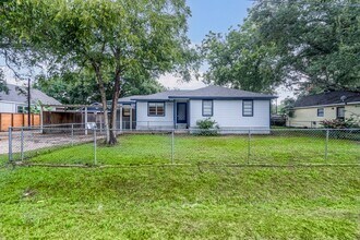 503 Carrell St in Tomball, TX - Building Photo - Building Photo