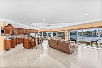 1166 Hillsboro Mile in Hillsboro Beach, FL - Building Photo - Building Photo