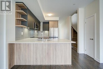 426 Lawrence Hts Wy in Toronto, ON - Building Photo - Building Photo