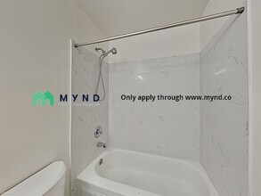 3757 39th Ave-Unit -Apt 2 in Oakland, CA - Building Photo - Building Photo