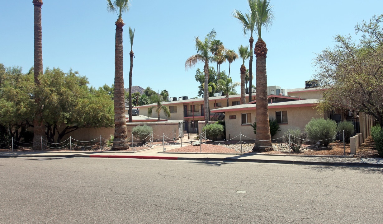 Seawood Villas in Phoenix, AZ - Building Photo