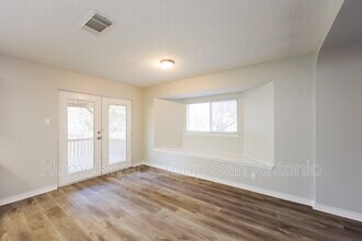 7885 Sandpiper Park in San Antonio, TX - Building Photo - Building Photo