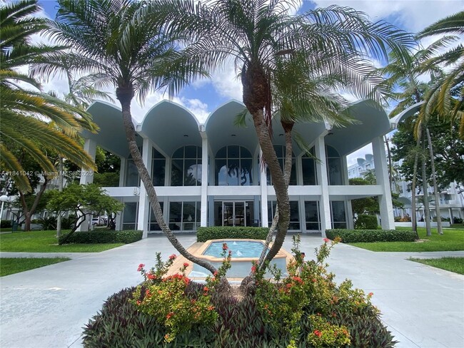 488 NW 165th St in Miami, FL - Building Photo - Building Photo