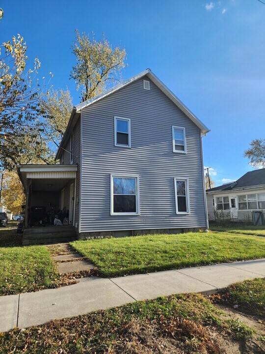 829 Kentner St, Unit Upper in Defiance, OH - Building Photo