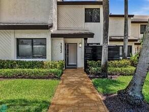 3432 NE 16th Ave in Oakland Park, FL - Building Photo - Building Photo