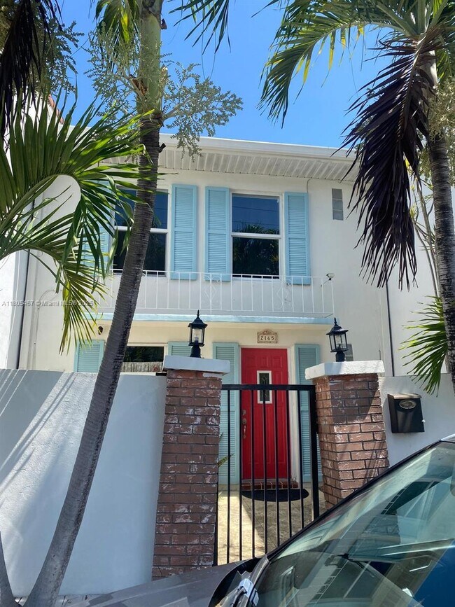 2165 NE 123rd St in North Miami, FL - Building Photo - Building Photo