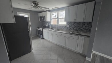 2215 Welworth Ave in Rockford, IL - Building Photo - Building Photo