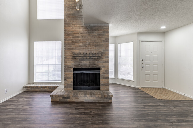 Broken Oak Townhomes in San Antonio, TX - Foto de edificio - Interior Photo