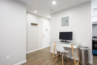 350 E 19th St in New York, NY - Building Photo - Building Photo