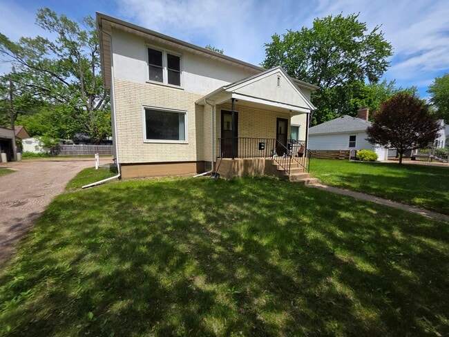 property at 626-628 Ripley Ave