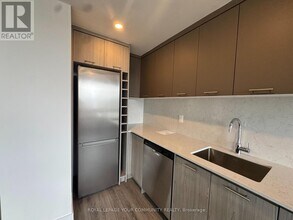 135 Tyndall Ave in Toronto, ON - Building Photo - Building Photo