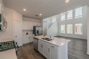 1275 W Yarrow Ave in Justin, TX - Building Photo