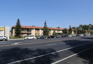 Park Terrace in Reseda, CA - Building Photo