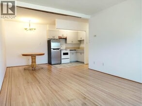 6709 Sussex Ave in Burnaby, BC - Building Photo - Building Photo