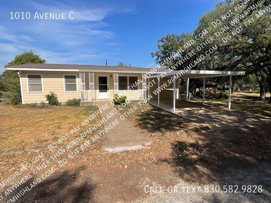 1010 Ave C in Marble Falls, TX - Building Photo