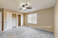 1041 Spring Valley Rd in Rio Rancho, NM - Foto de edificio - Building Photo