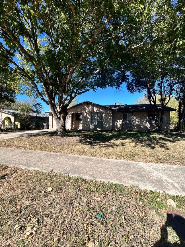 3411 Hightree Dr in San Antonio, TX - Building Photo - Building Photo