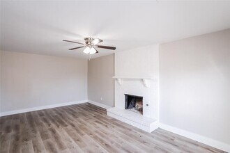 445 Larkspur Ct in Edmond, OK - Building Photo - Building Photo