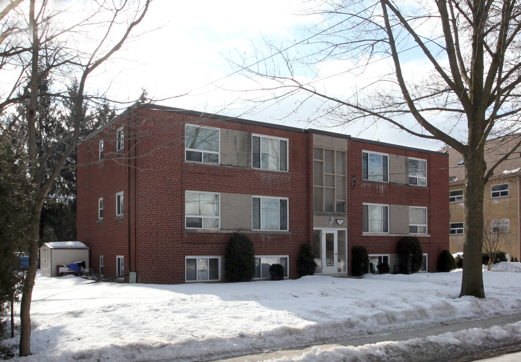 2160 Ghent Ave in Burlington, ON - Building Photo