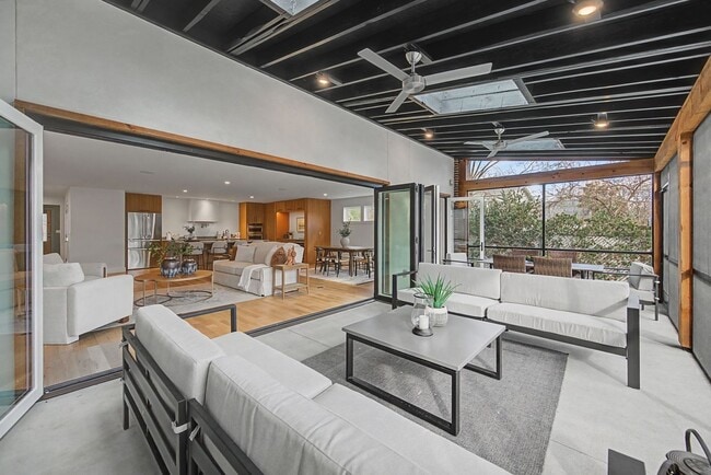 property at 2809 Blakemore Ave