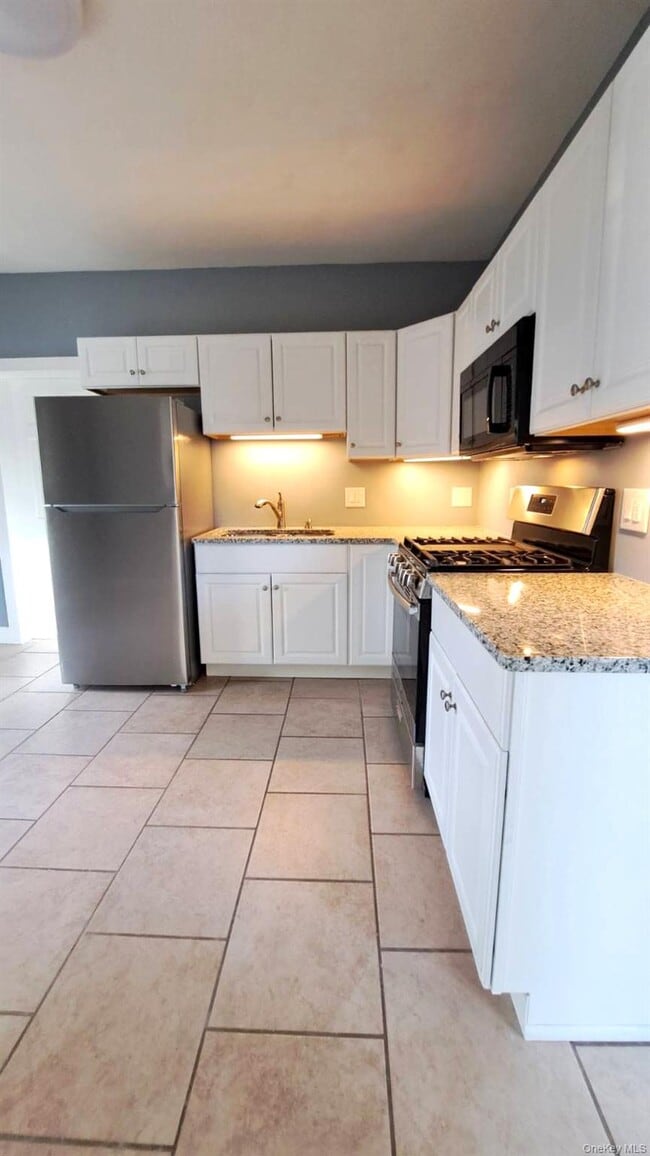 558 Locust Ave in Port Chester, NY - Building Photo - Building Photo