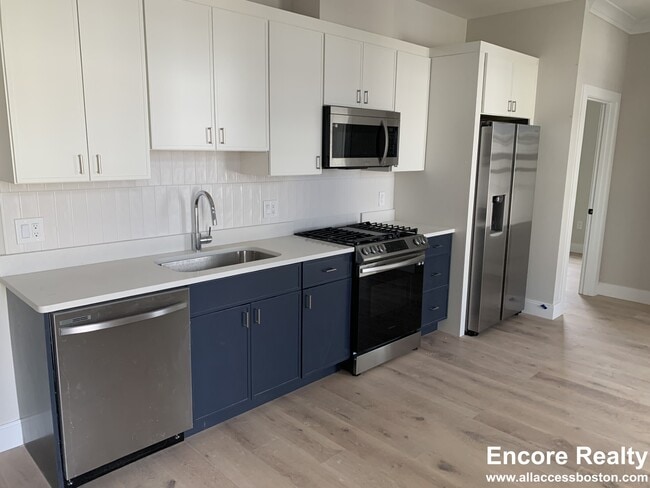 158 Everett St, Unit 203 in Boston, MA - Building Photo - Building Photo