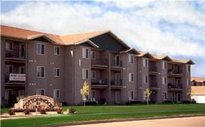 Cottonwood Apartment Homes in Bismarck, ND - Building Photo