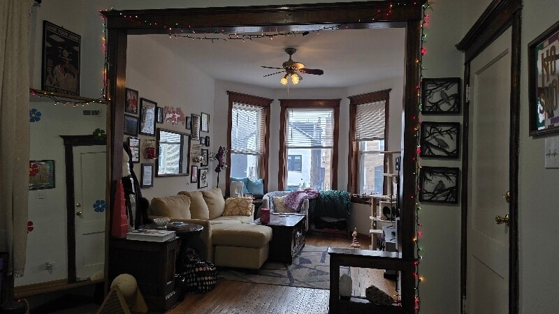 1523 N Campbell Ave, Unit 1F in Chicago, IL - Foto de edificio