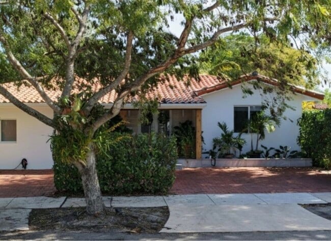 1345 SW 60th Ct in West Miami, FL - Building Photo - Building Photo