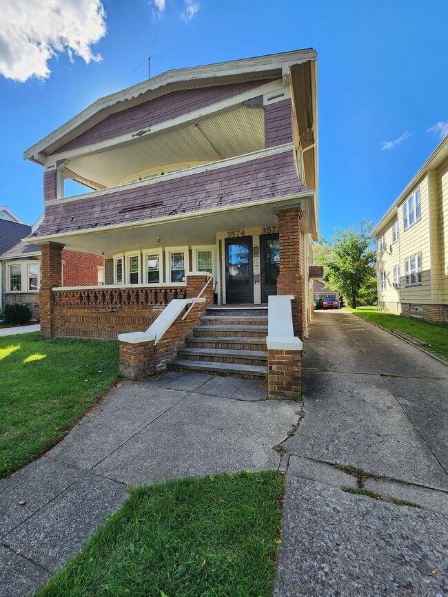 property at 3572 Chelton Rd
