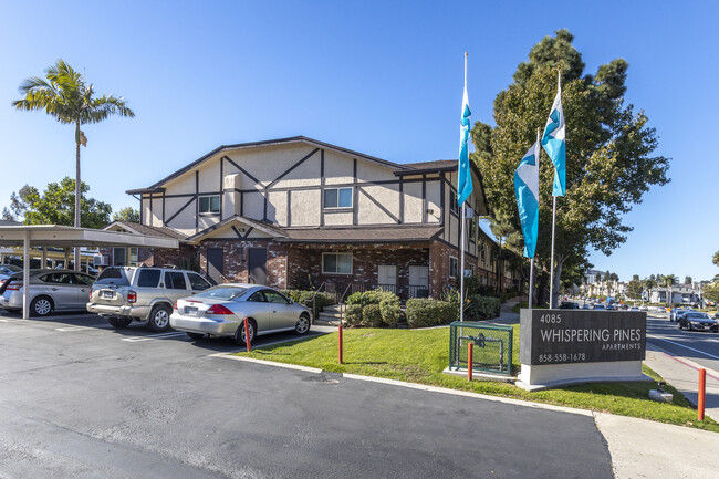 Whispering Pines in San Diego, CA - Foto de edificio - Building Photo