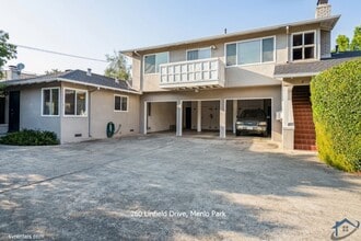 260 Linfield Dr, Unit 2 in Menlo Park, CA - Foto de edificio - Building Photo