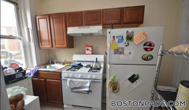 240 Kelton St, Unit 9 in Boston, MA - Building Photo - Building Photo