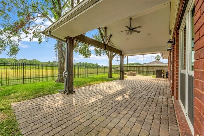 146 Bayou Bend Dr in League City, TX - Building Photo - Building Photo