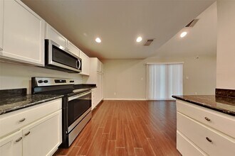 10103 Golden Meadow Dr in Houston, TX - Building Photo - Building Photo